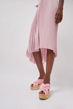 Load image into Gallery viewer, No.6 Basket Clog on Platform in Pink Patent