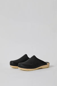 No.6 Contour Clog on Flat Base in Black