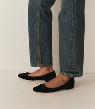 Load image into Gallery viewer, ODETTE BALLET FLAT -- BLACK VELVET