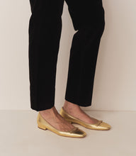 Load image into Gallery viewer, ODETTE BALLET FLAT -- GOLD METALLIC NAPPA