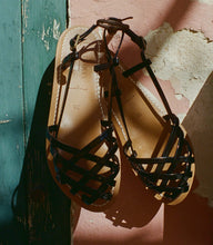 Load image into Gallery viewer, DÔEN &amp; K.JACQUES PECHE SANDAL -- NOIR