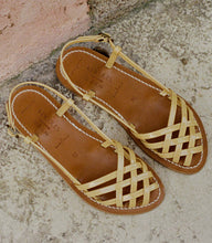 Load image into Gallery viewer, DÔEN &amp; K.JACQUES PECHE SANDAL -- YELLOW