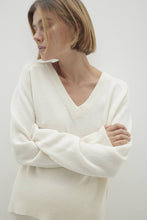 Load image into Gallery viewer, SYDNEY V-NECK CASHMERE SWEATER