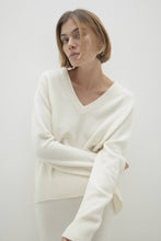 Load image into Gallery viewer, SYDNEY V-NECK CASHMERE SWEATER