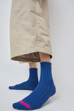 Load image into Gallery viewer, Rototo Chunky Ribbed Socks in Smalt Blue