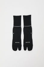 Load image into Gallery viewer, Rototo Merino Tabi Socks in Black