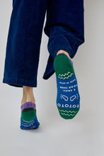 Load image into Gallery viewer, Rototo Pile Ankle Socks in Light Purple and Charcoal