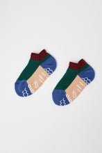 Load image into Gallery viewer, Rototo Pile Ankle Socks in Maroon and Dark Green