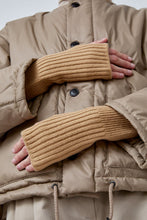 Load image into Gallery viewer, Rototo Seamless Hand Warmers in Beige