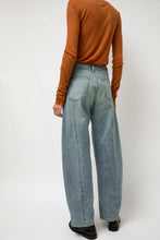 Load image into Gallery viewer, Sayaka Davis Barrel Denim Pants in Light Blue