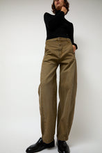 Load image into Gallery viewer, Sayaka Davis Barrel Denim Pants in Mocha