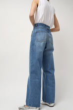 Load image into Gallery viewer, Sayaka Davis Tucked Wide Leg Denim in Light Blue