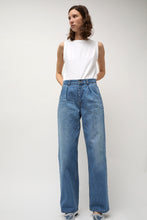 Load image into Gallery viewer, Sayaka Davis Tucked Wide Leg Denim in Light Blue