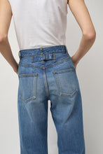 Load image into Gallery viewer, Sayaka Davis Tucked Wide Leg Denim in Light Blue