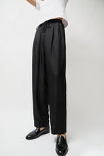 Load image into Gallery viewer, Silk Laundry Twill Slouch Pants in Black