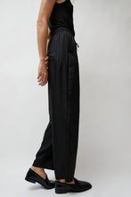 Load image into Gallery viewer, Silk Laundry Twill Slouch Pants in Black