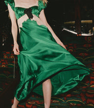 Load image into Gallery viewer, VEDA DRESS -- EMERALD IVY