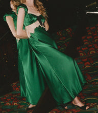 Load image into Gallery viewer, VEDA DRESS -- EMERALD IVY