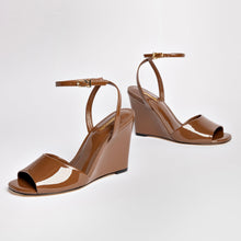 Load image into Gallery viewer, Yves Wedge In Burnt Umber Patent Leather