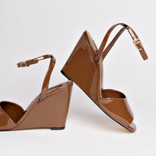 Load image into Gallery viewer, Yves Wedge In Burnt Umber Patent Leather