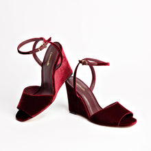 Load image into Gallery viewer, Yves Wedge In Wine Velvet