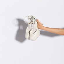 Load image into Gallery viewer, Ari Pump In Ivory Leather