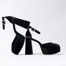 Load image into Gallery viewer, Ari Pump In Black Velvet