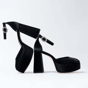 Ari Pump In Black Velvet