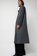 Load image into Gallery viewer, épingler Leather Scarf Trench in Charcoal