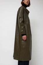 Load image into Gallery viewer, épingler Leather Scarf Trench in Khaki