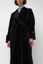 Load image into Gallery viewer, épingler Trigonal Fall Coat in Black Velvet