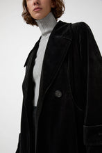 Load image into Gallery viewer, épingler Trigonal Fall Coat in Black Velvet