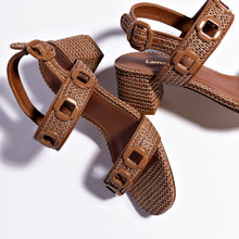 Load image into Gallery viewer, Milan Sandal In Caramel Wave Raffia