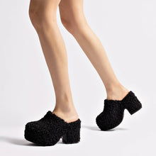 Load image into Gallery viewer, Miso Clog In Black Shearling