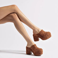 Load image into Gallery viewer, Miso Clog In Brown Shearling